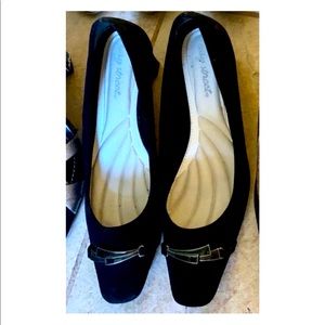 Black heels Size 8